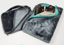 Load image into Gallery viewer, Tricolor Papillon Soft Travel Blanket with Bag
