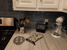 Load image into Gallery viewer, Lots of Tricolor Cavalier Spaniel Oven Mitt