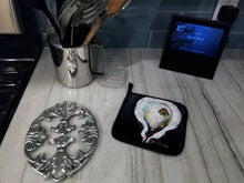 Load image into Gallery viewer, Oyster Eye Five Pot Holders - Set of 2 Decorative Kitchen Helpers | Made in the USA MW1327PTHD