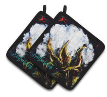 Load image into Gallery viewer, This Boll Cotton Pot Holders - Set of 2 Decorative Kitchen Helpers | Made in the USA MW1356PTHD