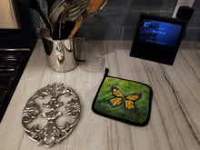 Load image into Gallery viewer, Monarch Glover Fly Butterfly Pot Holders - Set of 2 Decorative Kitchen Helpers | Made in the USA