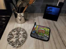 Load image into Gallery viewer, Saint Charles No. 922 Streetcar Again Pot Holders - Set of 2 Decorative Kitchen Helpers | Made in the USA