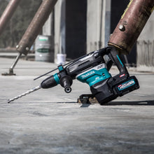 Load image into Gallery viewer, Makita GRH05M1 40V max XGT® Brushless 1‑9/16" SDS‑MAX AVT® Rotary Hammer Kit, AFT®, AWS® Capable (4.0Ah)