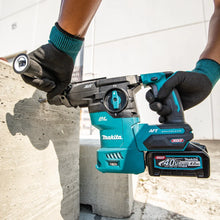 Load image into Gallery viewer, Makita GRH08M1 40V max XGT® Brushless Cordless 1‑3/16" SDS‑PLUS AVT® Rotary Hammer Kit, AFT®, AWS® Capable (4.0Ah)