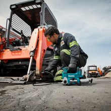 Load image into Gallery viewer, Makita XPG01Z 18V LXT Lithium-Ion Cordless Grease Gun