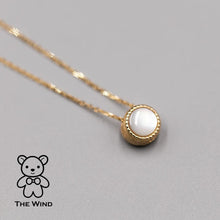 Load image into Gallery viewer, Two-Side Australian Doublet Opal &amp; Mother of Pearl Necklace 18K Yellow Gold