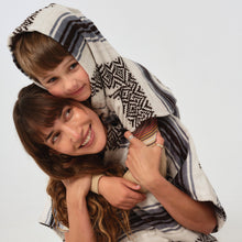Load image into Gallery viewer, Oso Kids Poncho
