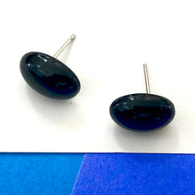 Load image into Gallery viewer, Black  Oval Lucite Stud Earrings