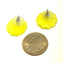 Load image into Gallery viewer, Sunshine Yellow Moonglow Daisy Stud Earrings