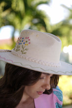 Load image into Gallery viewer, Floral Embroidered Hat