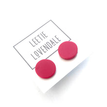 Load image into Gallery viewer, Fuchsia Pink Marbled Disc Stud Earrings