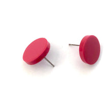 Load image into Gallery viewer, Fuchsia Pink Marbled Disc Stud Earrings