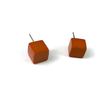 Load image into Gallery viewer, Nutmeg Brown Midi Cube Stud Earrings
