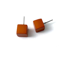 Load image into Gallery viewer, Nutmeg Brown Midi Cube Stud Earrings