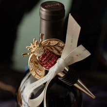 Load image into Gallery viewer, Sparkle bee wine stopper