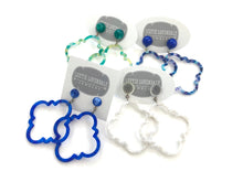 Load image into Gallery viewer, Lavender Marbled Quatrefoil Earrings