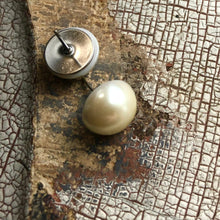 Load image into Gallery viewer, Antique Pearl Small Retro Button Stud Earrings