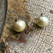 Load image into Gallery viewer, Antique Pearl Small Retro Button Stud Earrings