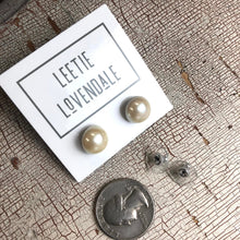 Load image into Gallery viewer, Antique Pearl Small Retro Button Stud Earrings