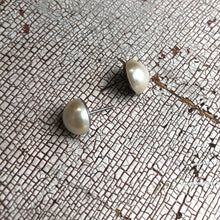 Load image into Gallery viewer, Cream Pearl Mini Retro Button Stud Earrings