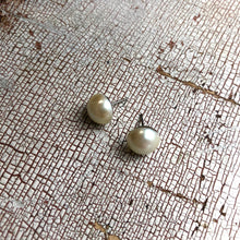 Load image into Gallery viewer, Cream Pearl Mini Retro Button Stud Earrings