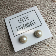 Load image into Gallery viewer, Cream Pearl Mini Retro Button Stud Earrings