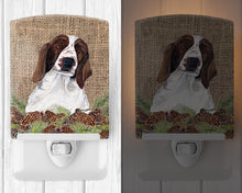 Load image into Gallery viewer, Welsh Springer Spaniel Faux Burlap and Pine cones Ceramic Night Light SC9043CNL