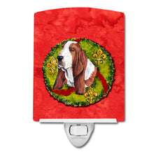Load image into Gallery viewer, Basset Hound Christmas Wreath Ceramic Night Light SC9100CNL