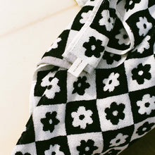 Load image into Gallery viewer, Gigi Bath Towel - Black