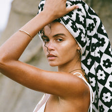 Load image into Gallery viewer, Gigi Bath Towel - Black