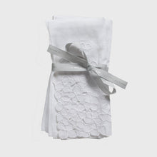 Load image into Gallery viewer, Hydrangea dinner napkins, white, set of two