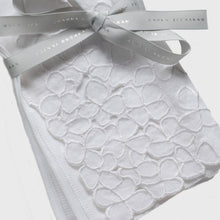 Load image into Gallery viewer, Hydrangea dinner napkins, white, set of two