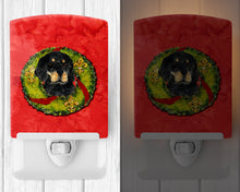Load image into Gallery viewer, Gordon Setter Cristmas Wreath Ceramic Night Light SS4202CNL