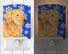 Load image into Gallery viewer, Golden Retriever Winter Snowflakes Holiday Ceramic Night Light SS4614CNL