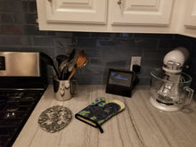 Load image into Gallery viewer, Affenpinscher Oven Mitt SS8151OVMT