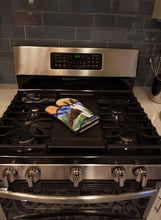 Load image into Gallery viewer, Boston Terrier Oven Mitt SS8162OVMT