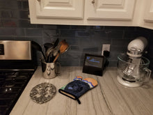 Load image into Gallery viewer, Chow Chow Oven Mitt SS8191OVMT