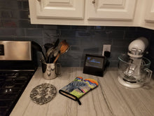Load image into Gallery viewer, Irish Wolfhound Oven Mitt SS8209OVMT