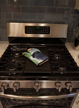 Load image into Gallery viewer, Japanese Chin Oven Mitt SS8259OVMT