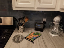 Load image into Gallery viewer, Pharoh Hound Oven Mitt SS8268OVMT