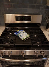 Load image into Gallery viewer, Keeshond Oven Mitt SS8323OVMT