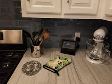 Load image into Gallery viewer, Chihuahua Oven Mitt SS8325OVMT