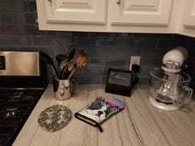 Load image into Gallery viewer, Boston Terrier Oven Mitt SS8339OVMT