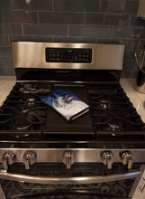 Load image into Gallery viewer, Starry Night Keeshond Oven Mitt SS8350OVMT