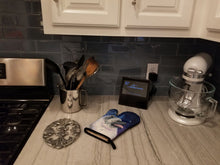 Load image into Gallery viewer, Starry Night Keeshond Oven Mitt SS8350OVMT
