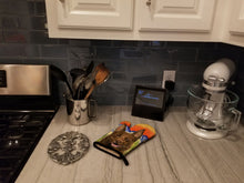 Load image into Gallery viewer, Australian Kelpie Oven Mitt SS8422OVMT