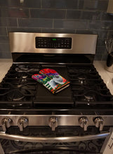 Load image into Gallery viewer, Keeshond Oven Mitt SS8432OVMT