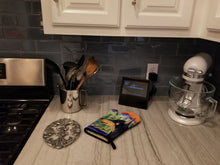 Load image into Gallery viewer, Manchester Terrier Oven Mitt SS8433OVMT
