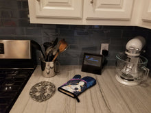 Load image into Gallery viewer, Starry Night Bernese Mountain Dog Oven Mitt SS8446OVMT