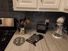 Load image into Gallery viewer, Starry Night Mastiff Oven Mitt SS8463OVMT